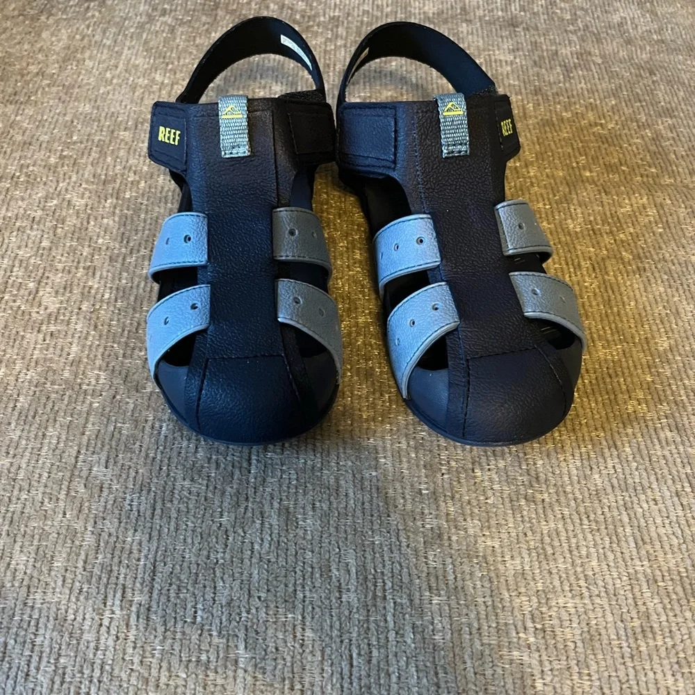 Reef Boys Two Tone Blue Adventure Sandals. Size 3.